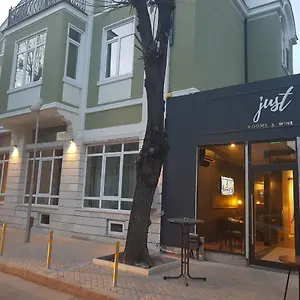 https://just-rooms-wine.varna-hotels.com